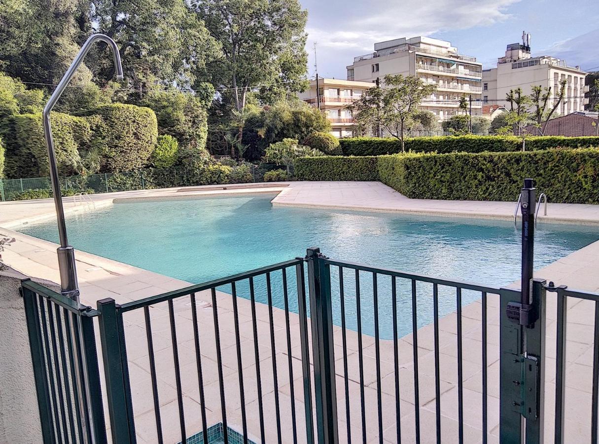 Chateau De La Pinede Juan-les-Pins Luaran gambar